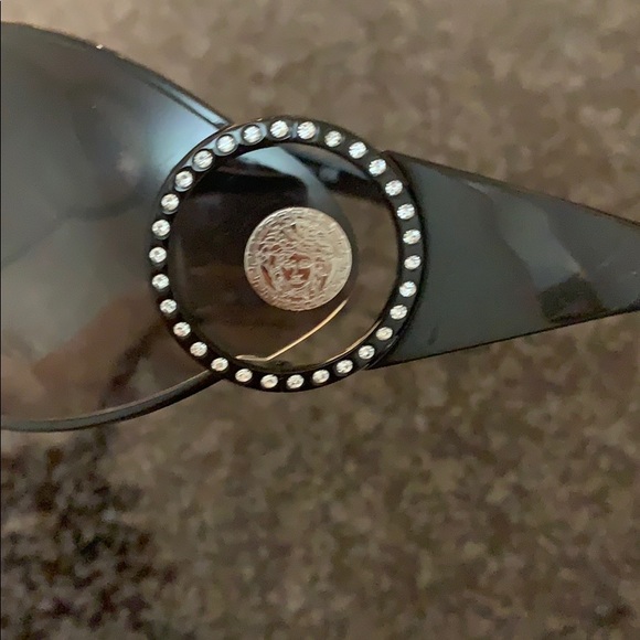Versace sunglasses - Picture 11 of 12